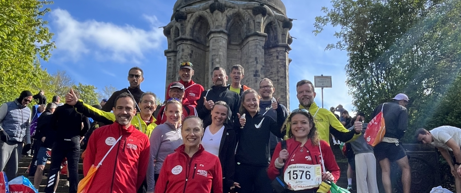 TSVECrew am Hermannsdenkmal vor dem Start